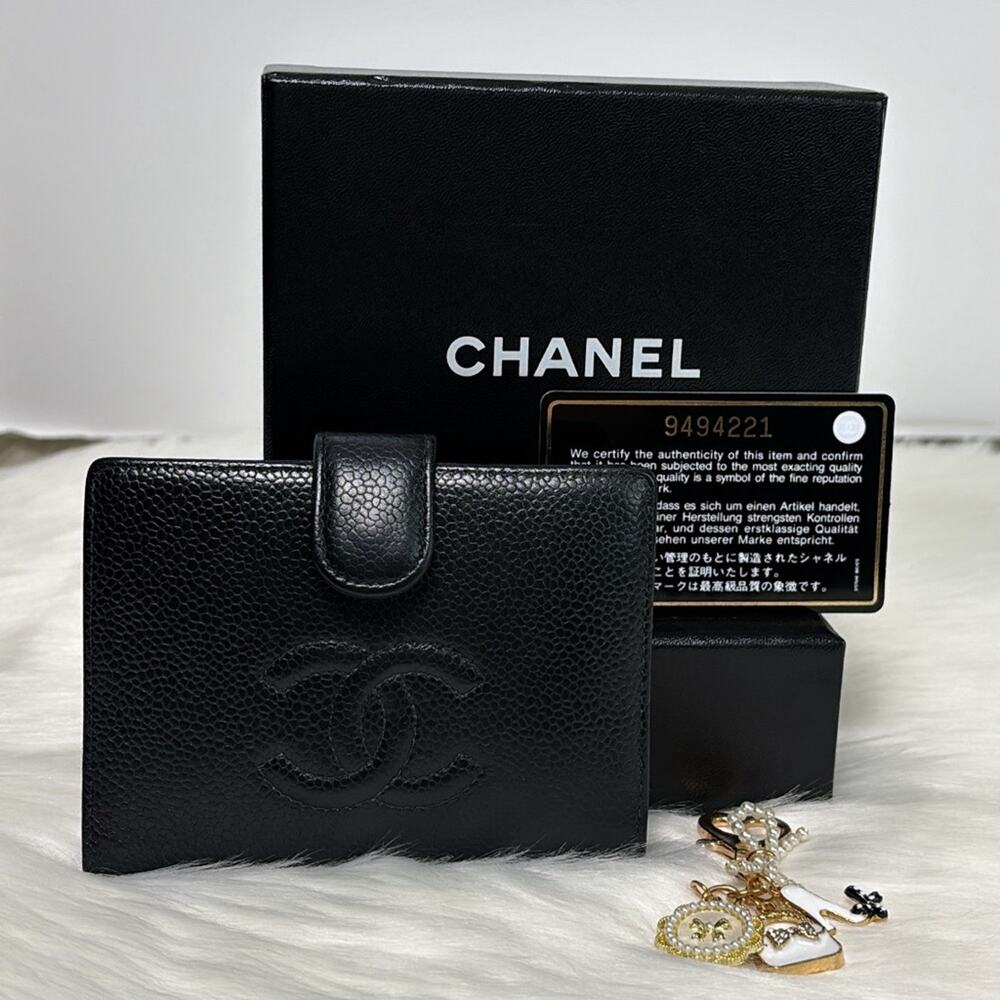 Authentic CHANEL Vintage Caviar Skin CC Logo Bifold Wallet Purse Black Box